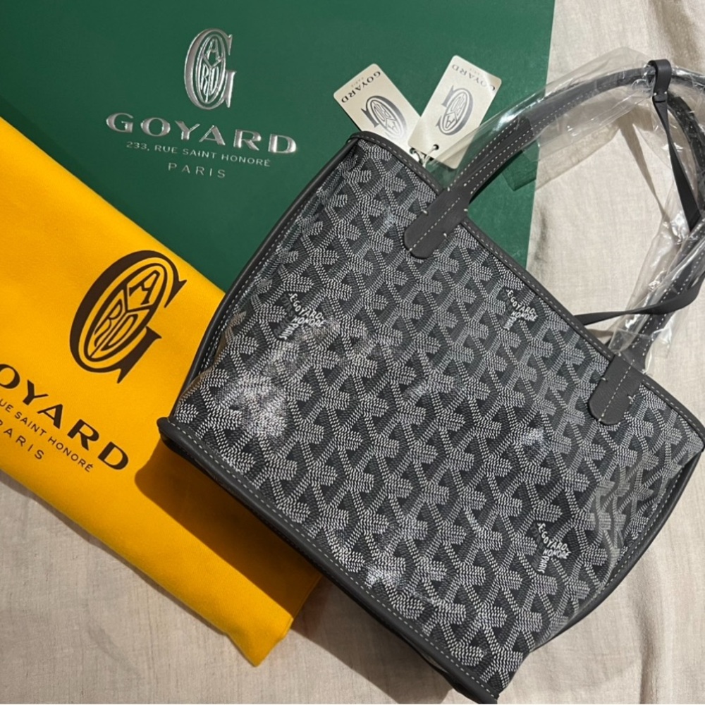 GOYARD 
Goyardine Reversible Mini Anjou Grey 2024 - Picture 11 of 16